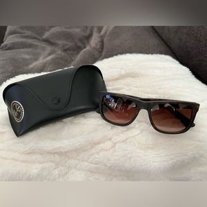 Ray-Ban tortoise shell, brown